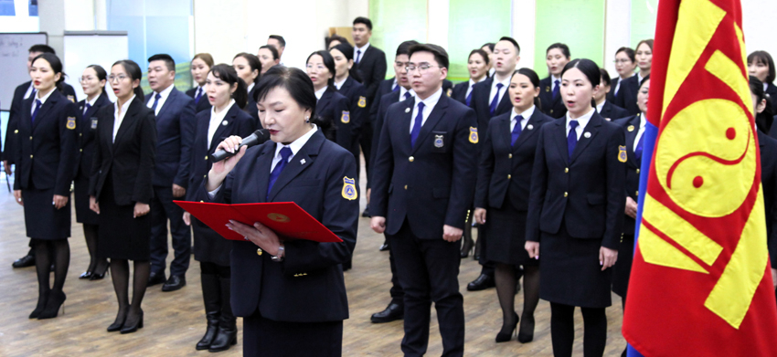 Төрийн захиргааны албан хаагчийн тангараг өргөлөө