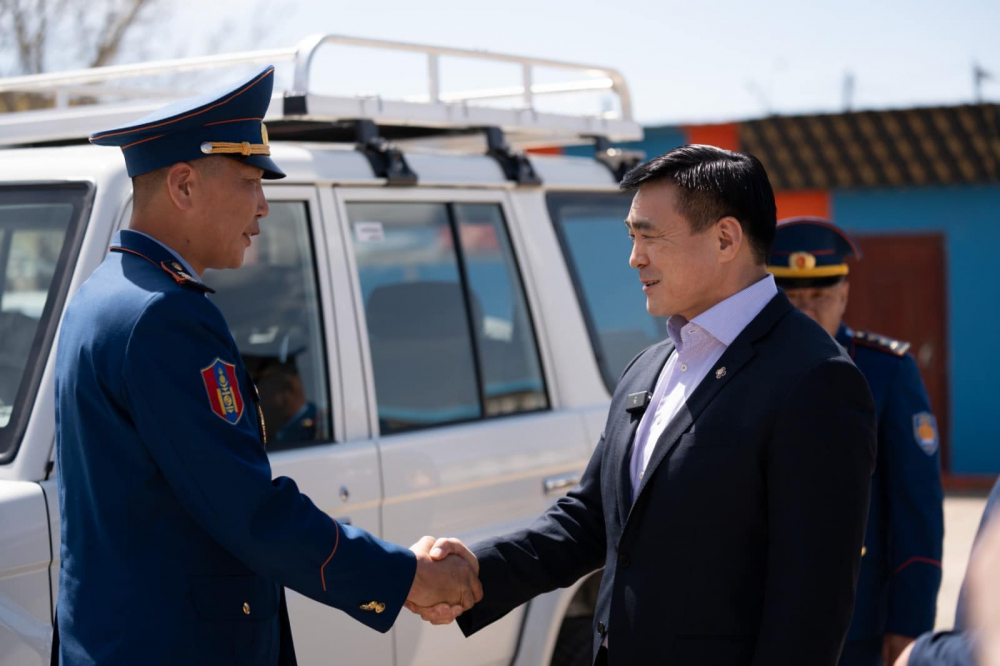 Налайх, Багануур дүүргийн Онцгой байдлын хэлтэст туулах чадвар автомашинууд хүлээлгэн өглөө