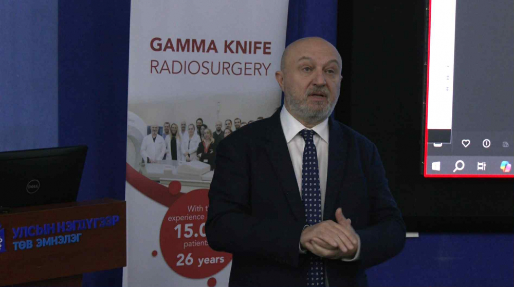 Туркийн профессор Селчук Пекер Монголд хоёр өдөр ажиллаж, 100 гаруй иргэнд үнэ төлбөргүй үзлэг хийлээ.